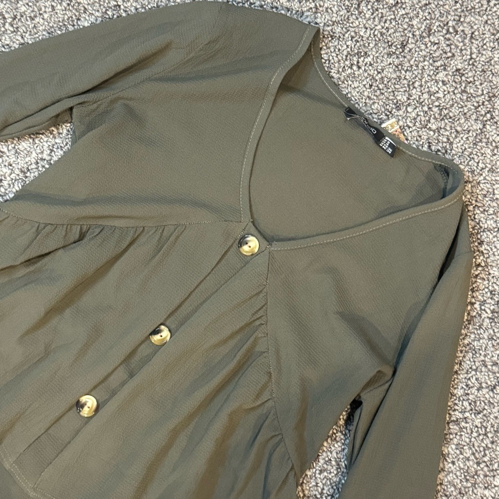 NWT Boohoo Olive Green Flared Sleeve Blouse - Picture 4 of 9